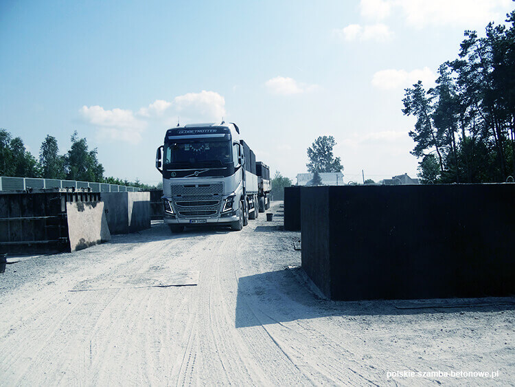 Transport szamb betonowych  w Węglińcu